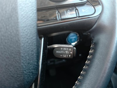 2019 Toyota Prius - Thumbnail