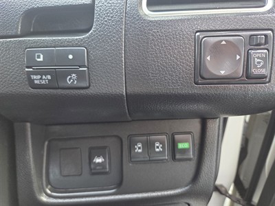 2015 Nissan Serena - Thumbnail