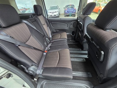 2015 Nissan Serena - Thumbnail