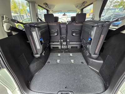 2015 Nissan Serena - Thumbnail