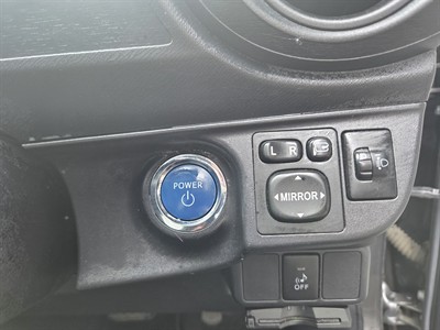 2012 Toyota Aqua - Thumbnail