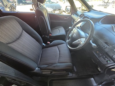 2014 Nissan Serena - Thumbnail