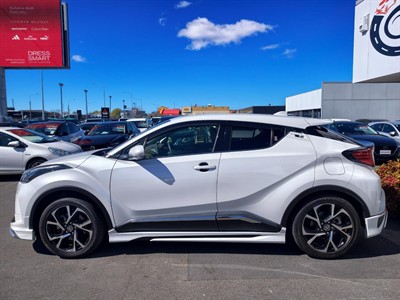 2021 Toyota C-HR - Thumbnail