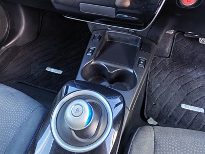 2015 Nissan LEAF - Thumbnail