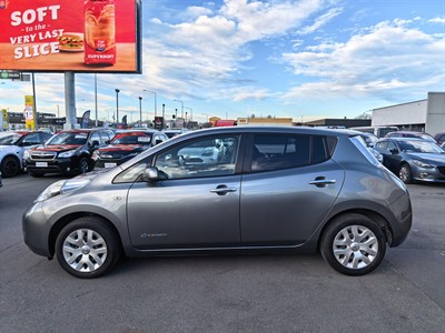 2015 Nissan LEAF - Thumbnail