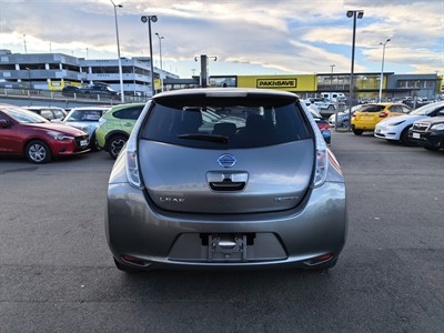 2015 Nissan LEAF - Thumbnail