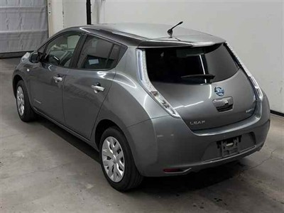 2015 Nissan LEAF - Thumbnail