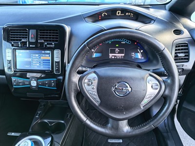 2015 Nissan LEAF - Thumbnail