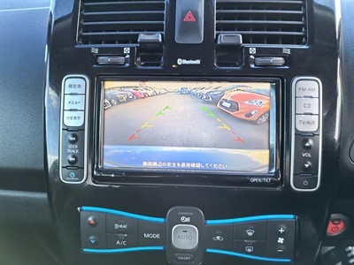 2015 Nissan LEAF - Thumbnail