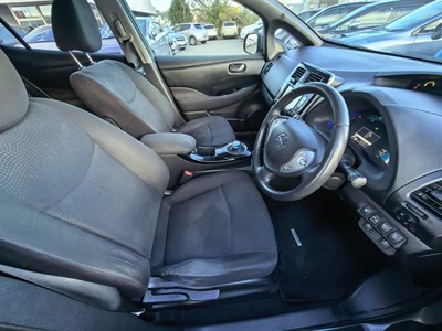 2015 Nissan LEAF - Thumbnail