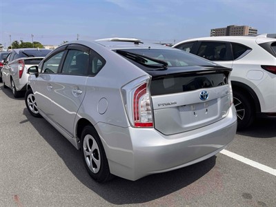 2015 Toyota Prius - Thumbnail