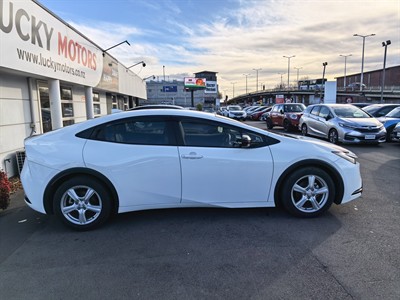 2023 Toyota Prius - Thumbnail