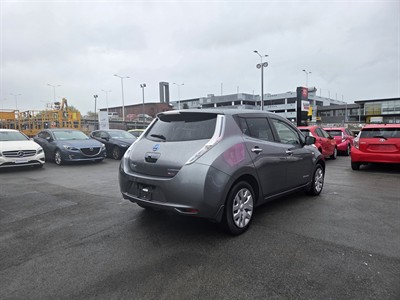 2016 Nissan LEAF - Thumbnail