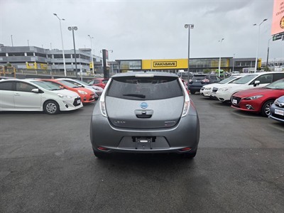 2016 Nissan LEAF - Thumbnail