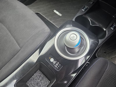 2016 Nissan LEAF - Thumbnail
