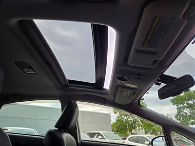 2013 Toyota Prius - Thumbnail