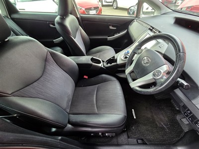 2013 Toyota Prius - Thumbnail