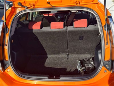 2015 Toyota Aqua - Thumbnail