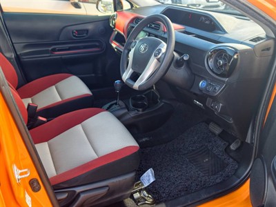 2015 Toyota Aqua - Thumbnail