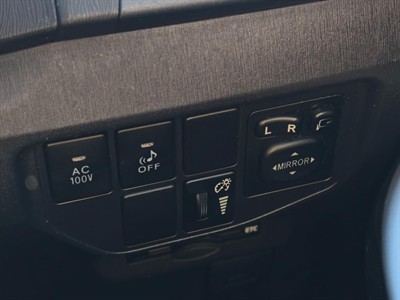 2013 Toyota Prius - Thumbnail