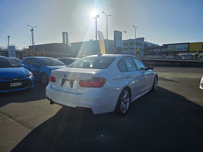 2013 BMW 320i - Thumbnail