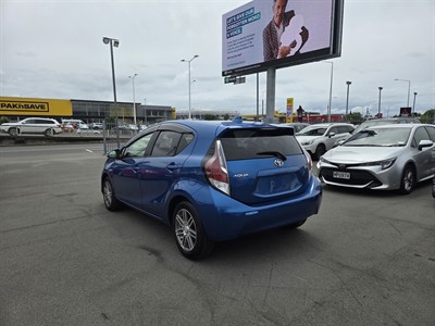 2015 Toyota Aqua - Thumbnail