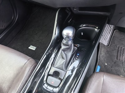 2017 Toyota C-HR - Thumbnail
