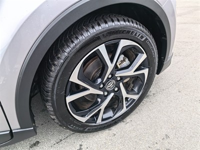 2017 Toyota C-HR - Thumbnail