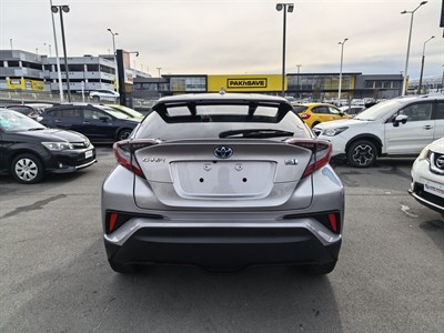 2017 Toyota C-HR - Thumbnail
