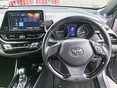 2017 Toyota C-HR - Thumbnail