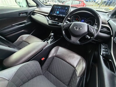 2017 Toyota C-HR - Thumbnail