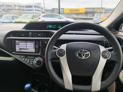 2013 Toyota Aqua - Thumbnail