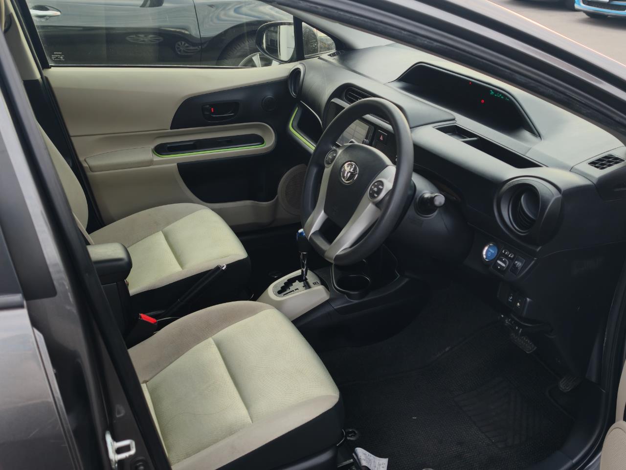 2013 Toyota Aqua
