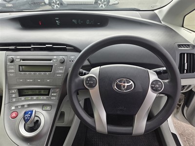 2012 Toyota Prius - Thumbnail