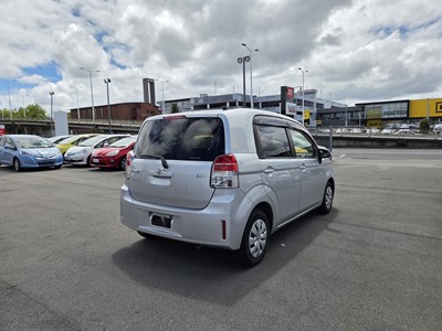 2012 Toyota Spade - Thumbnail