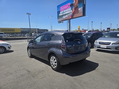 2012 Toyota Aqua - Thumbnail