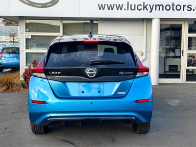 2021 Nissan LEAF - Thumbnail