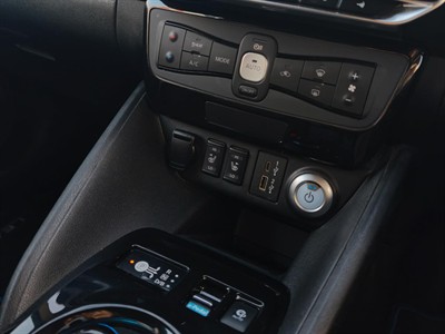 2021 Nissan LEAF - Thumbnail