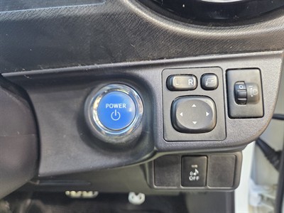 2015 Toyota Aqua - Thumbnail
