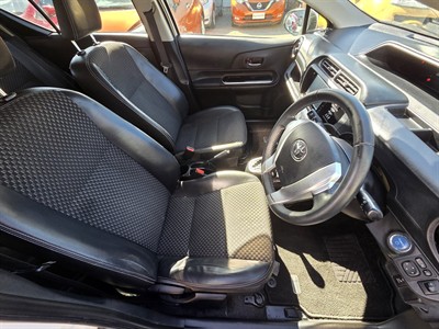 2015 Toyota Aqua - Thumbnail