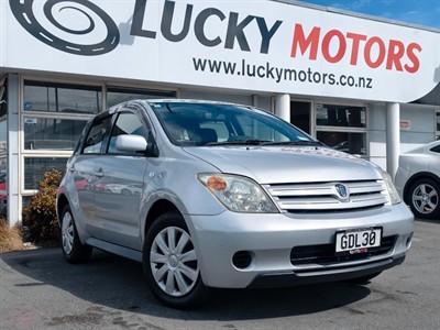 2004 Toyota IST