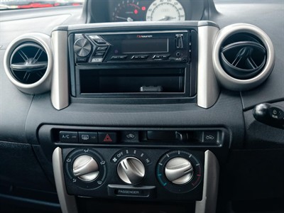 2004 Toyota IST - Thumbnail