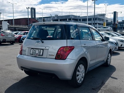 2004 Toyota IST - Thumbnail