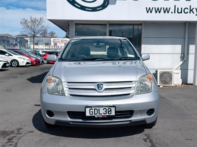 2004 Toyota IST - Thumbnail