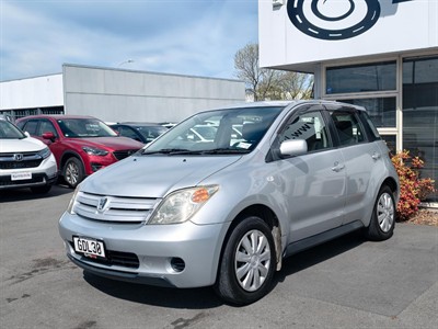 2004 Toyota IST - Thumbnail