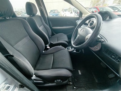 2004 Toyota IST - Thumbnail