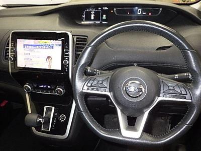 2016 Nissan Serena - Thumbnail