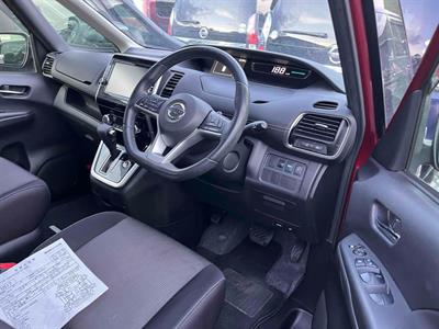 2016 Nissan Serena - Thumbnail
