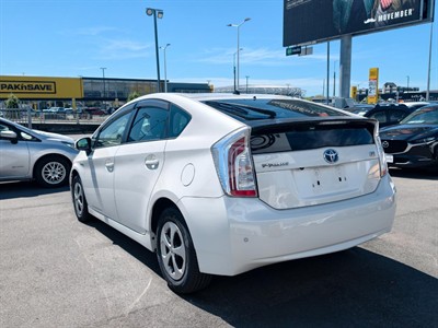 2012 Toyota Prius - Thumbnail