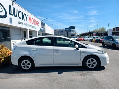 2012 Toyota Prius - Thumbnail